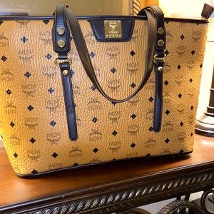 Beautiful MCM bag, mirror image quality.